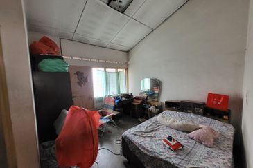 Oug 2 Storey Terrace House Facing Wider Road For Sale