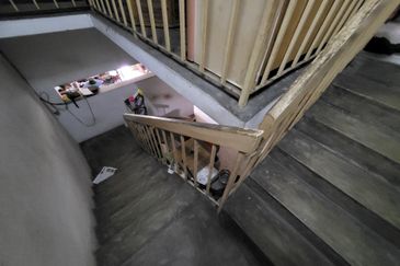 Oug 2 Storey Terrace House Facing Wider Road For Sale