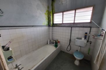 Oug 2 Storey Terrace House Facing Wider Road For Sale