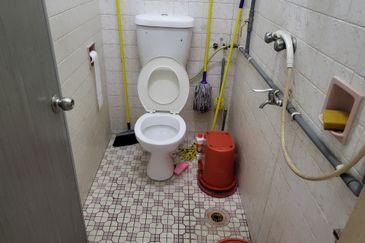 Oug 2 Storey Terrace House Rare Unit For Sale