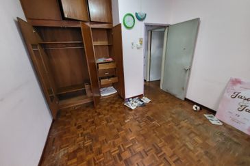 Oug 2 Storey Terrace House Rare Unit For Sale