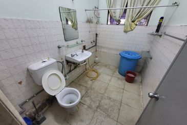 Oug 2 Storey Terrace House Rare Unit For Sale