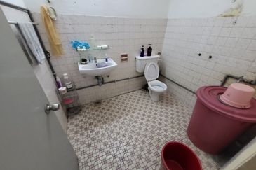 Oug 2 Storey Terrace House Rare Unit For Sale