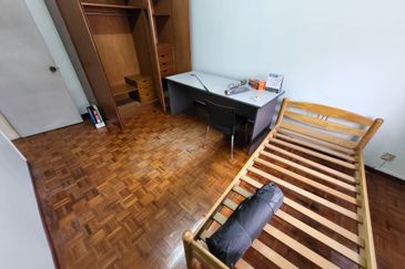 Oug 2 Storey Terrace House Rare Unit For Sale