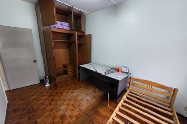 Oug 2 Storey Terrace House Rare Unit For Sale