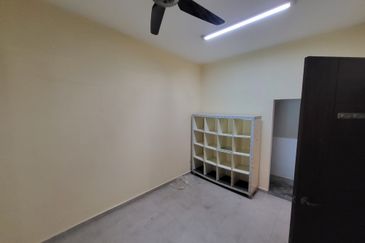 Oug 2 Storey Terrace House Renovated Unit For Sale