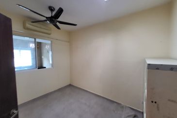 Oug 2 Storey Terrace House Renovated Unit For Sale