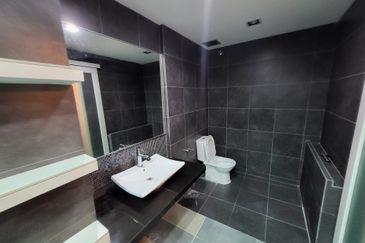 Oug 2 Storey Terrace House Renovated Unit For Sale