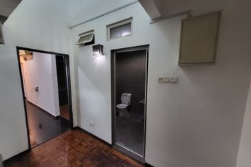 Oug 2 Storey Terrace House Renovated Unit For Sale