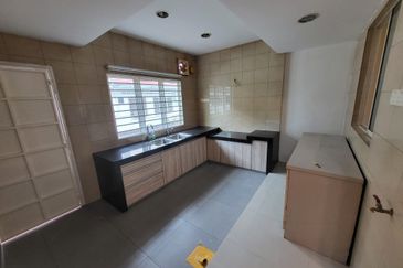 Oug 2 Storey Terrace House Renovated Unit For Sale