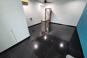 Oug 2 Storey Terrace House Renovated Unit For Sale