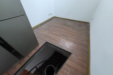 Oug 2 Storey Terrace House Renovated Unit For Sale