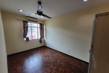 Oug 2 Storey Terrace House Renovated Unit For Sale