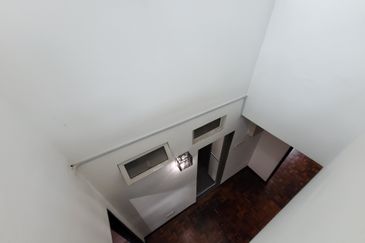 Oug 2 Storey Terrace House Renovated Unit For Sale