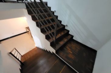 Oug 2 Storey Terrace House Renovated Unit For Sale