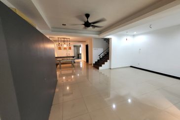 Oug 2 Storey Terrace House Renovated Unit For Sale