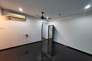 Oug 2 Storey Terrace House Renovated Unit For Sale