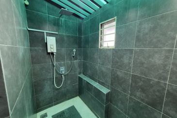 Oug 2 Storey Terrace House Renovated Unit For Sale