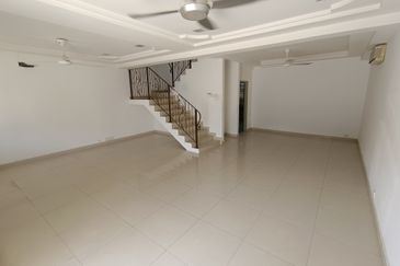 Oug 2 Storey Terrace House Quiet Road For Rent
