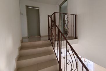 Oug 2 Storey Terrace House Quiet Road For Rent