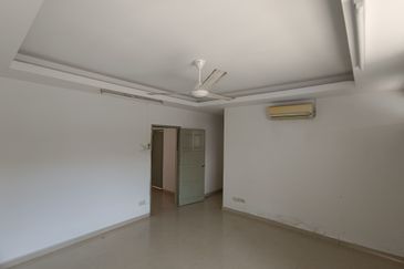 Oug 2 Storey Terrace House Quiet Road For Rent