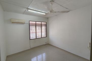 Oug 2 Storey Terrace House Quiet Road For Rent