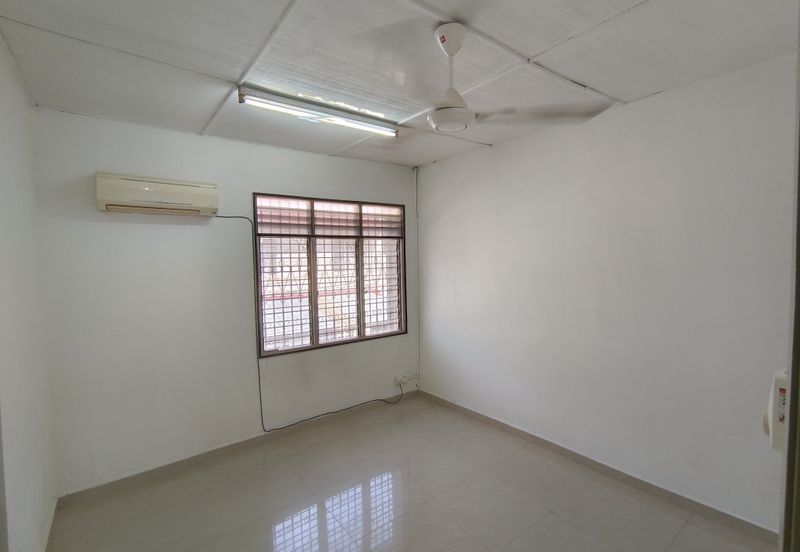 Oug 2 Storey Terrace House Quiet Road For Rent