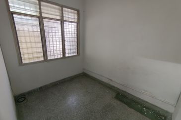 Oug 2 Storey Terrace House Quiet Road For Rent