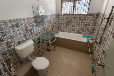 Oug 2 Storey Terrace House Quiet Road For Rent