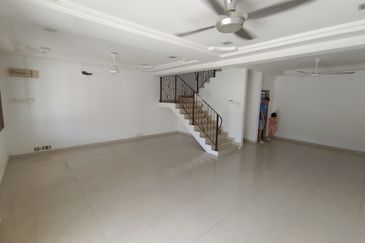Oug 2 Storey Terrace House Quiet Road For Rent