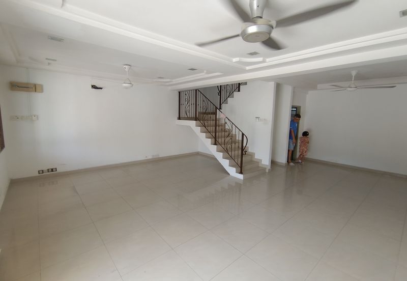 Oug 2 Storey Terrace House Quiet Road For Rent