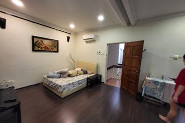 Oug 2 Storey Renovated Full Furnished House For Rent