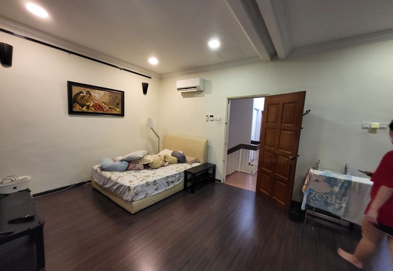 Oug 2 Storey Renovated Full Furnished House For Rent