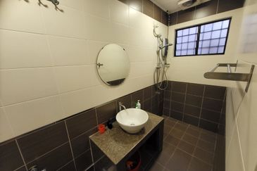 Oug 2 Storey Renovated Full Furnished House For Rent