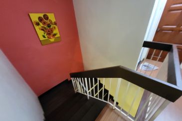 Oug 2 Storey Renovated Full Furnished House For Rent