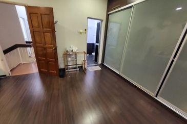 Oug 2 Storey Renovated Full Furnished House For Rent