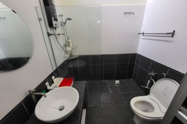 Oug 2 Storey Renovated Full Furnished House For Rent