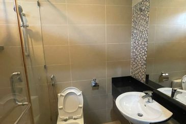 OUG/Taman Yarl Fully Furnished Bungalow Room