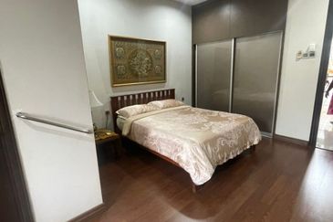 OUG/Taman Yarl Fully Furnished Bungalow Room