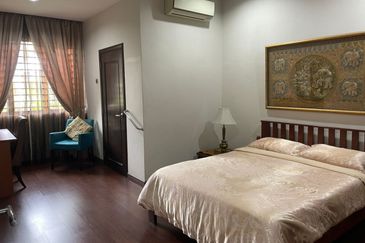 OUG/Taman Yarl Fully Furnished Bungalow Room