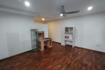 Oug / Taman Yarl Gated Guarded Bungalow For Sale