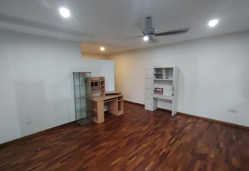 Oug / Taman Yarl Gated Guarded Bungalow For Sale