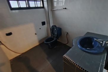 Oug / Taman Yarl Gated Guarded Bungalow For Sale