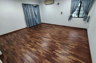 Oug / Taman Yarl Gated Guarded Bungalow For Sale