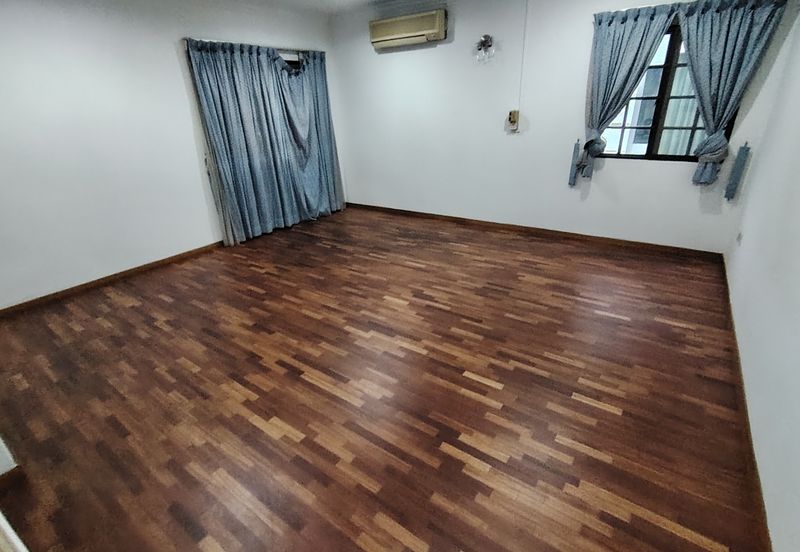 Oug / Taman Yarl Gated Guarded Bungalow For Sale