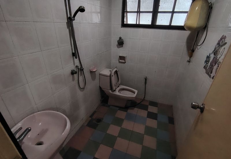 Oug / Taman Yarl Gated Guarded Bungalow For Sale