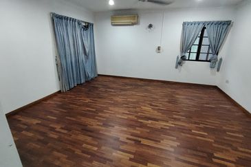 Oug / Taman Yarl Gated Guarded Bungalow For Sale