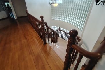 Oug / Taman Yarl Gated Guarded Bungalow For Sale