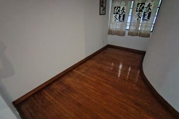 Oug / Taman Yarl Gated Guarded Bungalow For Sale