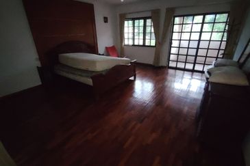 Oug / Taman Yarl Gated Guarded Bungalow For Sale